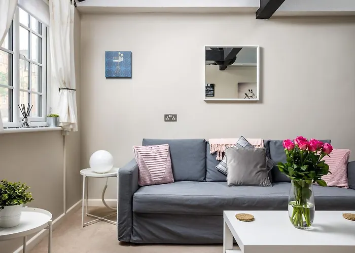 Curb Properties - Super Apartment Moments From Town Centre