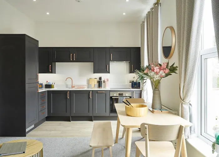 Curb Properties - Super 2 Bed Apartment 5 Min From Town Centre
