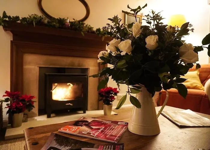 The Snicket - Traditional Cotswold Home