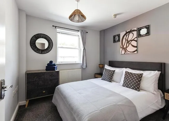 Stunning Refurbished Apartment In Central Cheltenham Inc. Parking