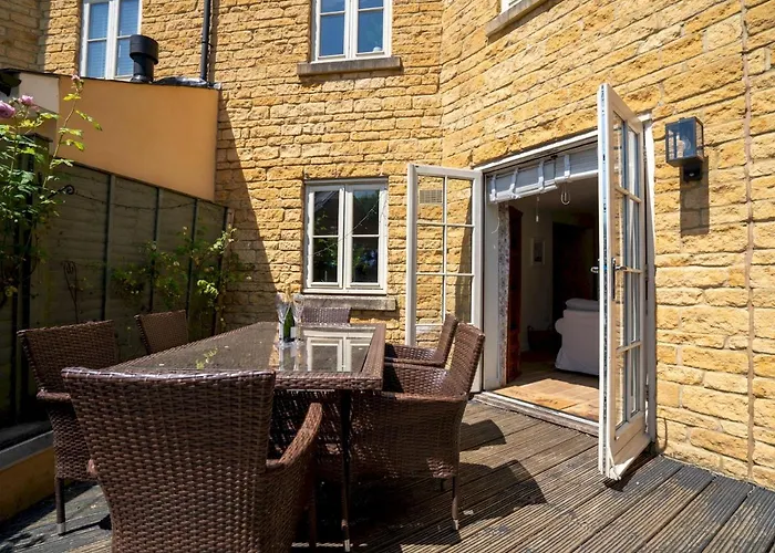 Pass The Keys Lovely 4 Bedroom Family Home With Garden Parking