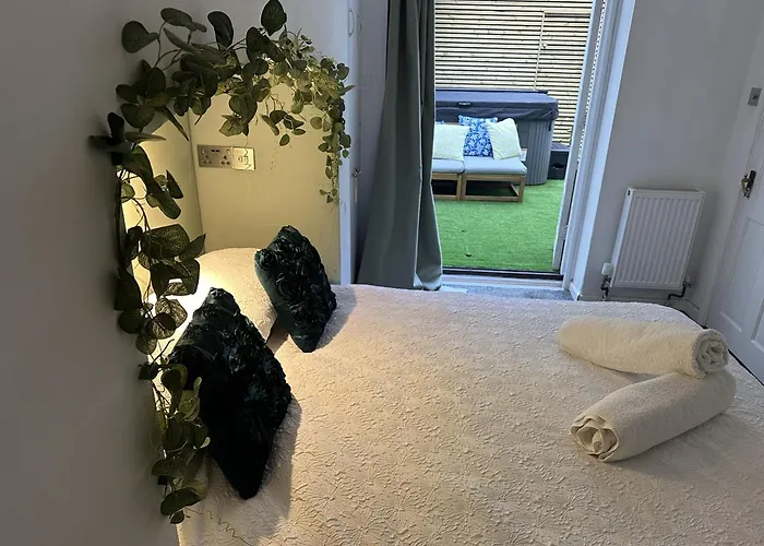 Town Centre Apartment With Hot Tub