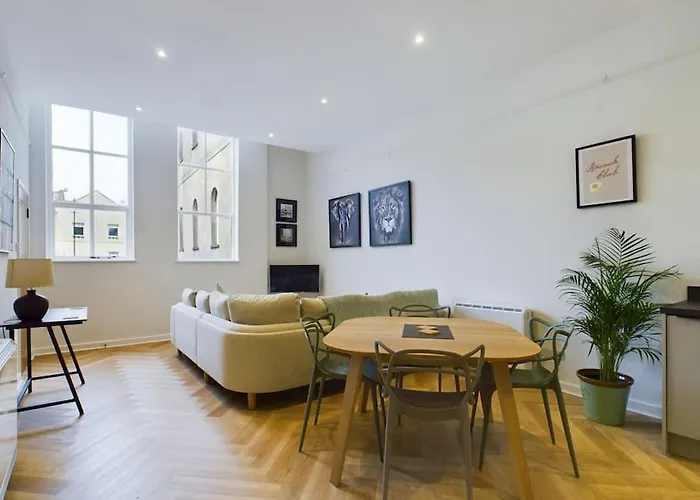 Arcadia House, Central Location With Parking, King Size Bed And Wifi