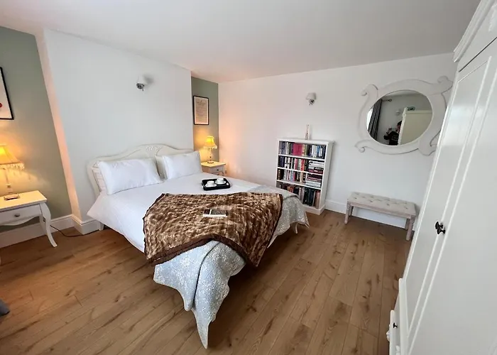 Beautiful Modern Central Flat
