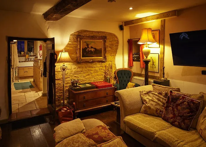 Village Centre Traditional Farm Manor House W Hot Tub