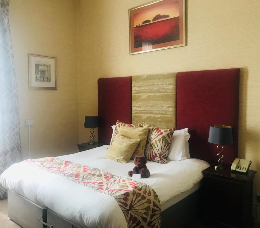 Clarence Court 4*
