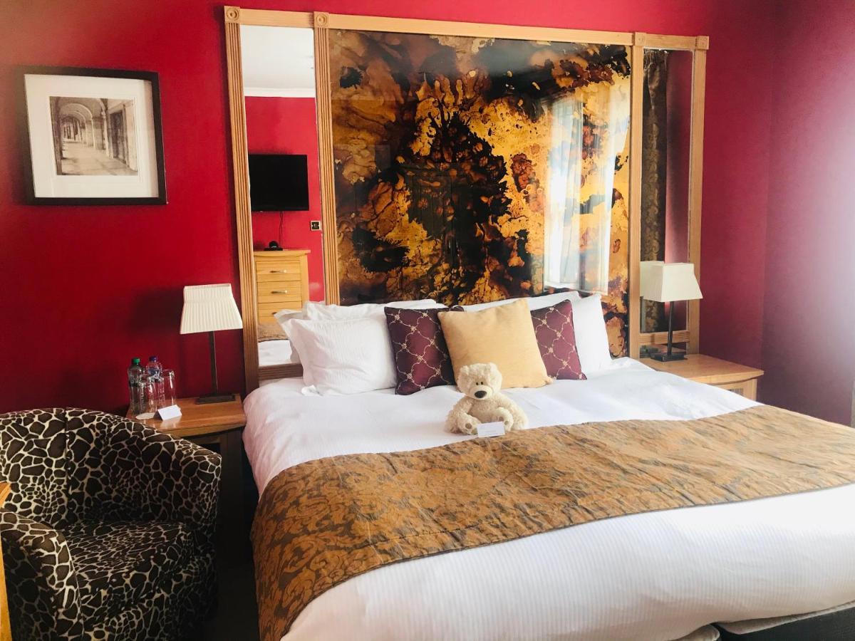 Clarence Court 4* Cheltenham