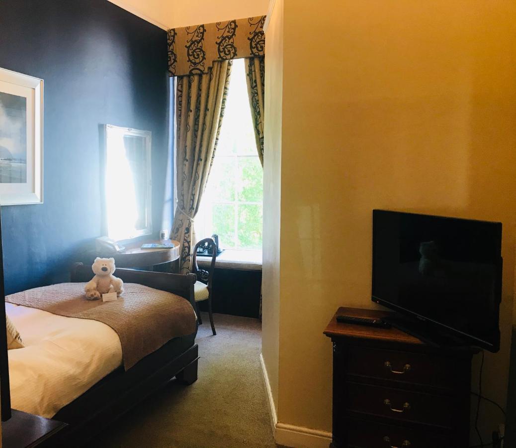Clarence Court 4*