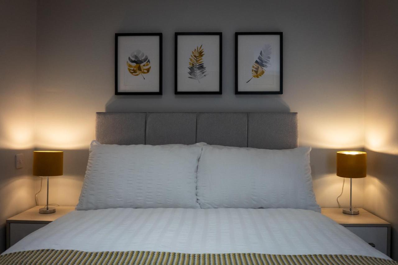 Court Apartment *