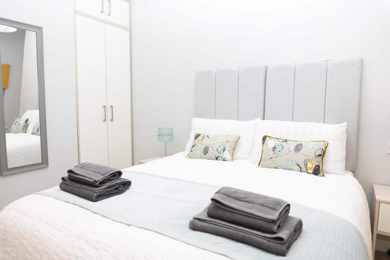 Court Apartment *