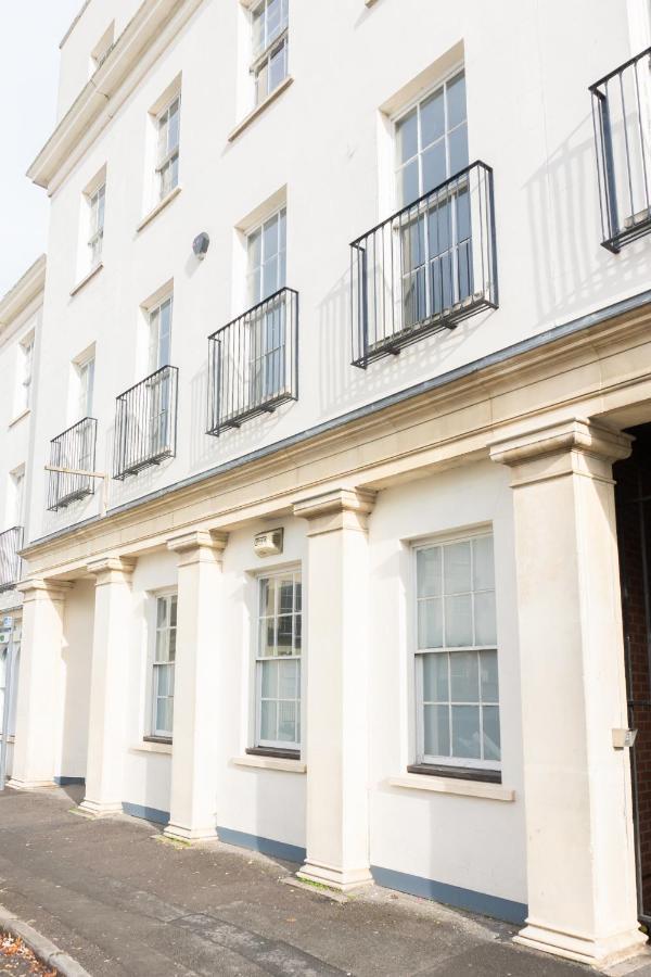 Court Apartment Cheltenham