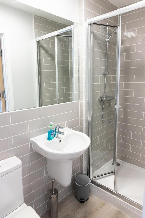 Court Apartment *