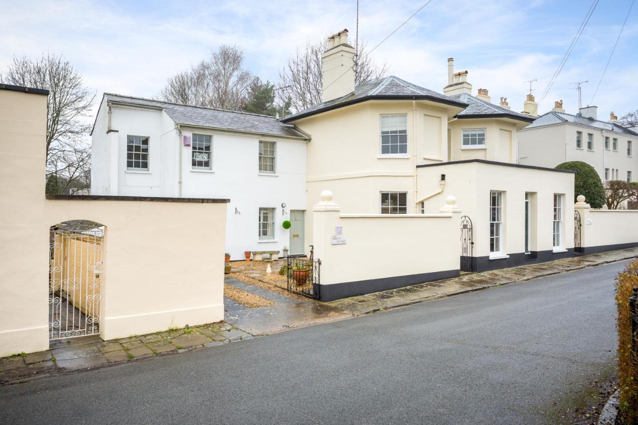 Holiday home Gorgeous - With Parking Cheltenham