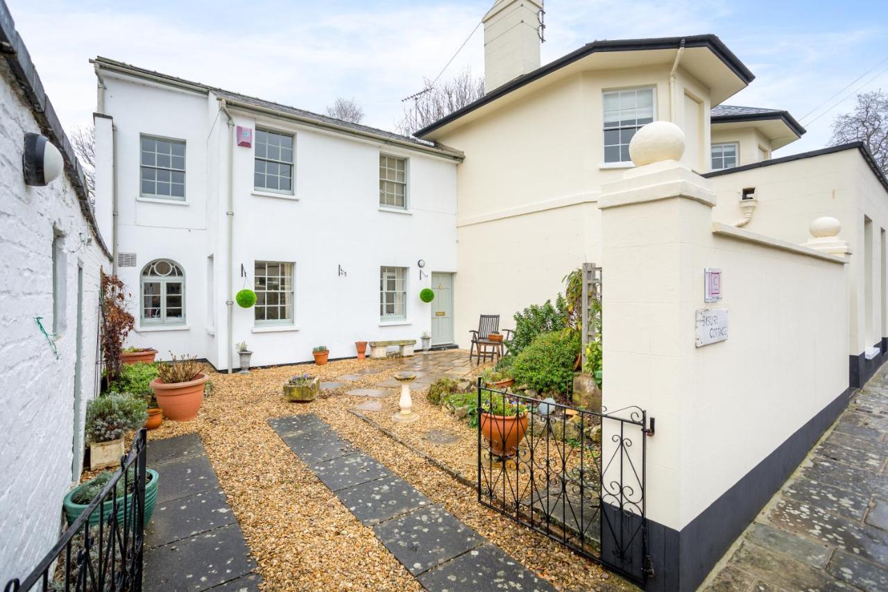 Gorgeous - With Parking Holiday home Cheltenham