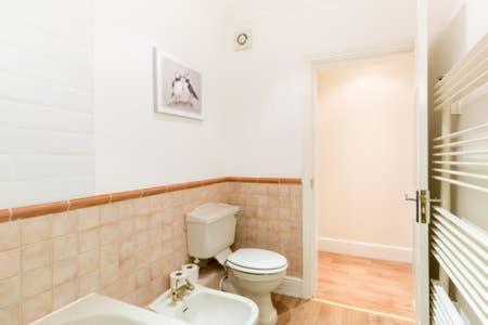 Regency - Private Entrance & Courtyard Apartment Cheltenham
