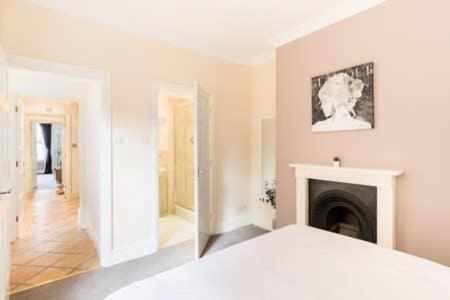 Regency - Private Entrance & Courtyard Apartment Cheltenham