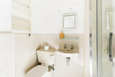 Regency - Private Entrance & Courtyard Apartment