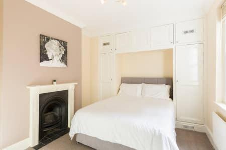Apartment Regency - Private Entrance & Courtyard Cheltenham