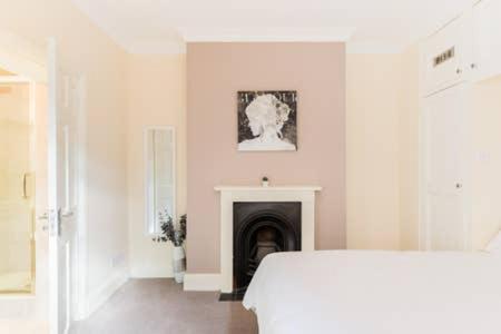 Regency - Private Entrance & Courtyard
