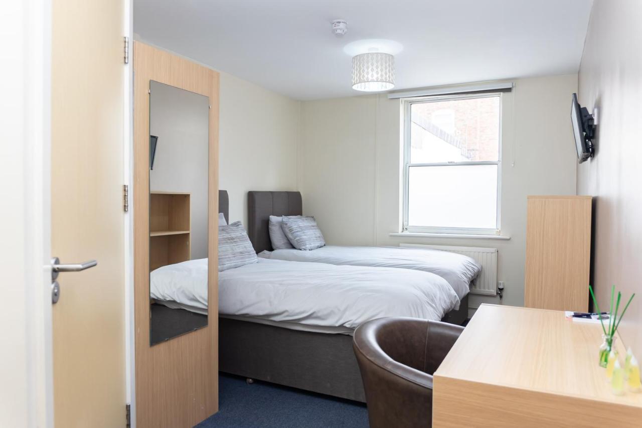 Court Apartment Cheltenham