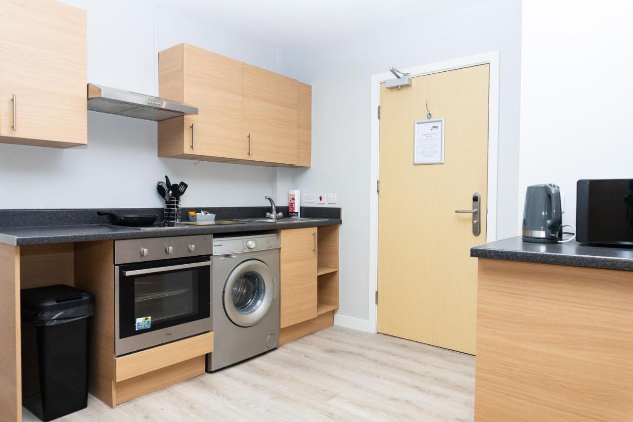 Court Apartment *