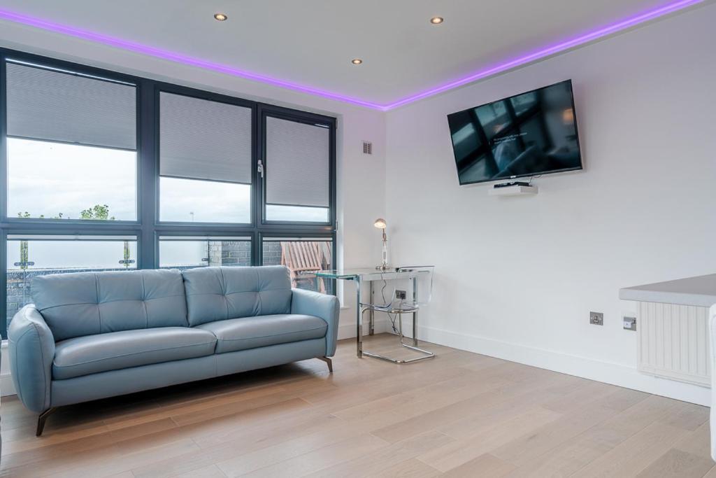 Penthouse With Hot Tub & Views 23 * Cheltenham