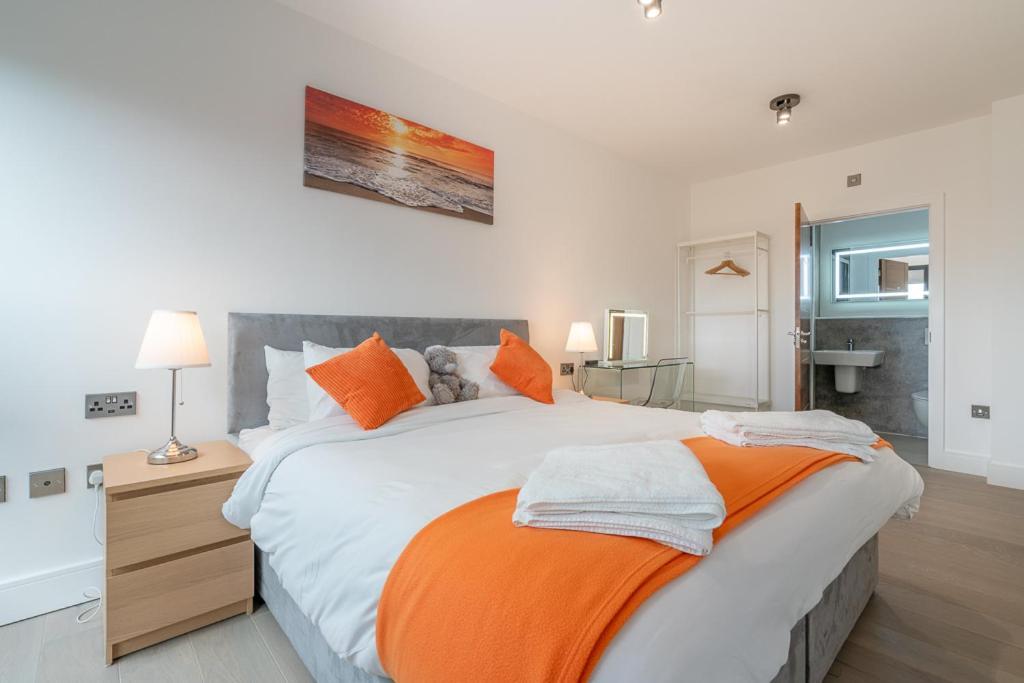 Penthouse With Hot Tub & Views 23 * Cheltenham