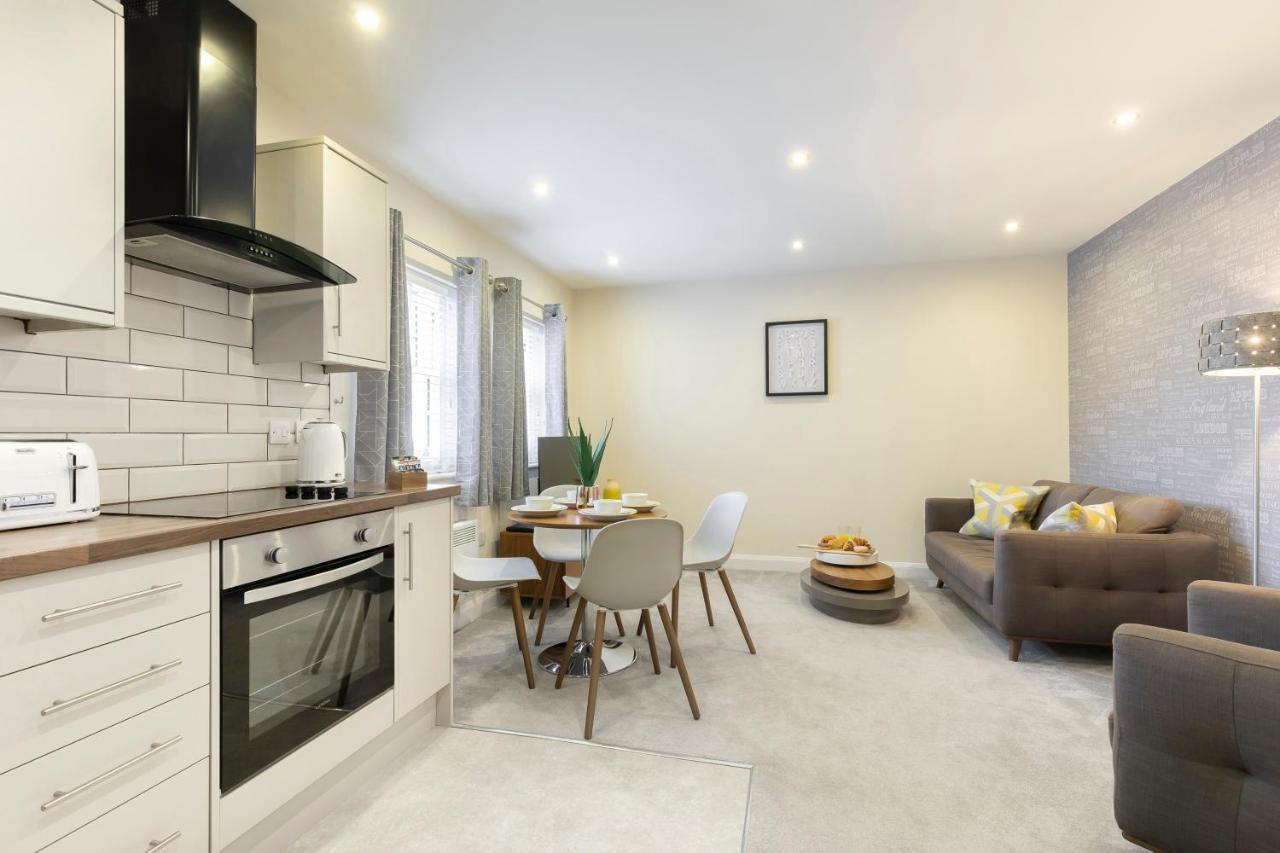 2 Bedroom Town Centre Apartment Cheltenham