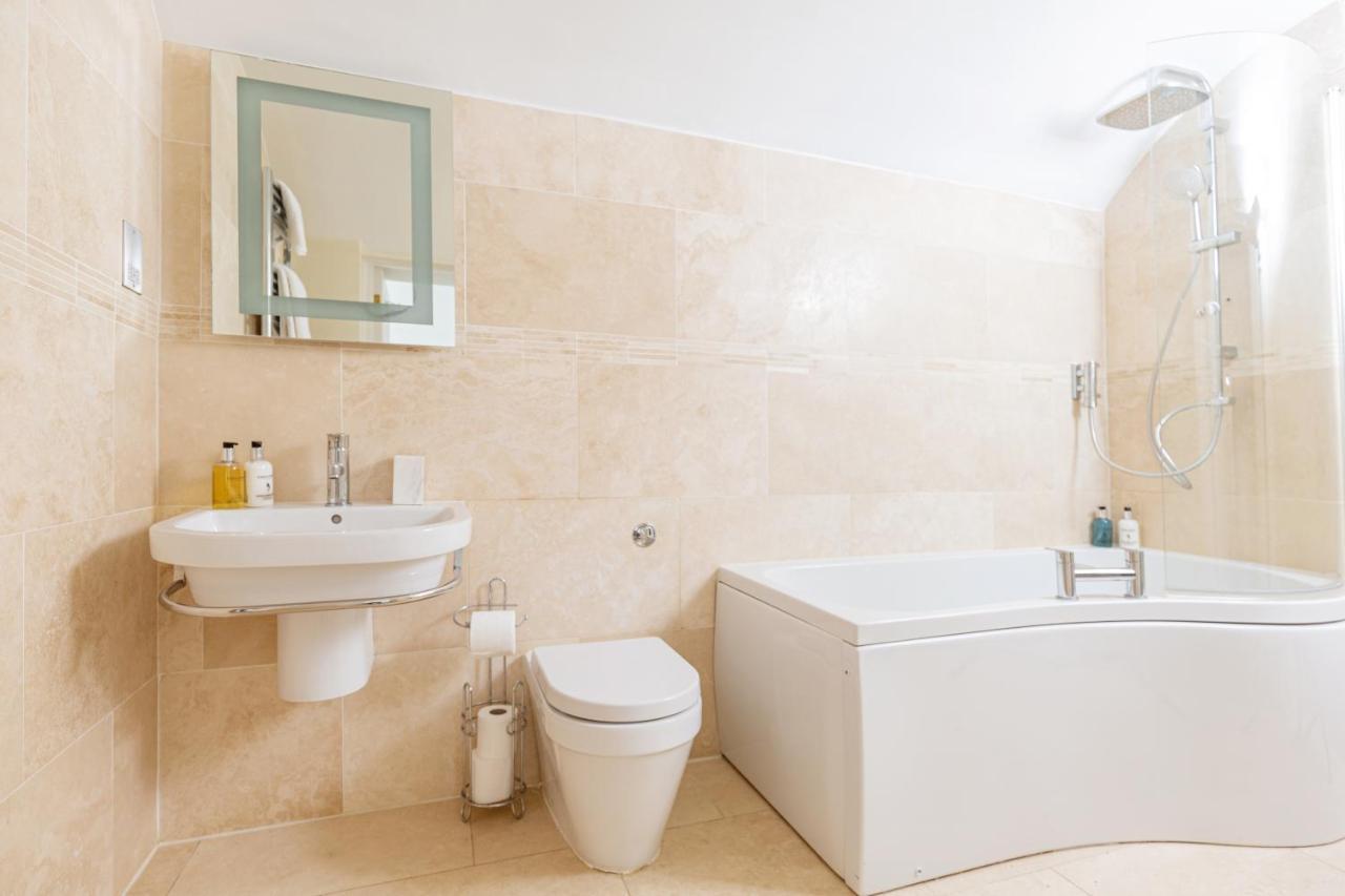 Apartment 16 Lansdown -by Luxury *