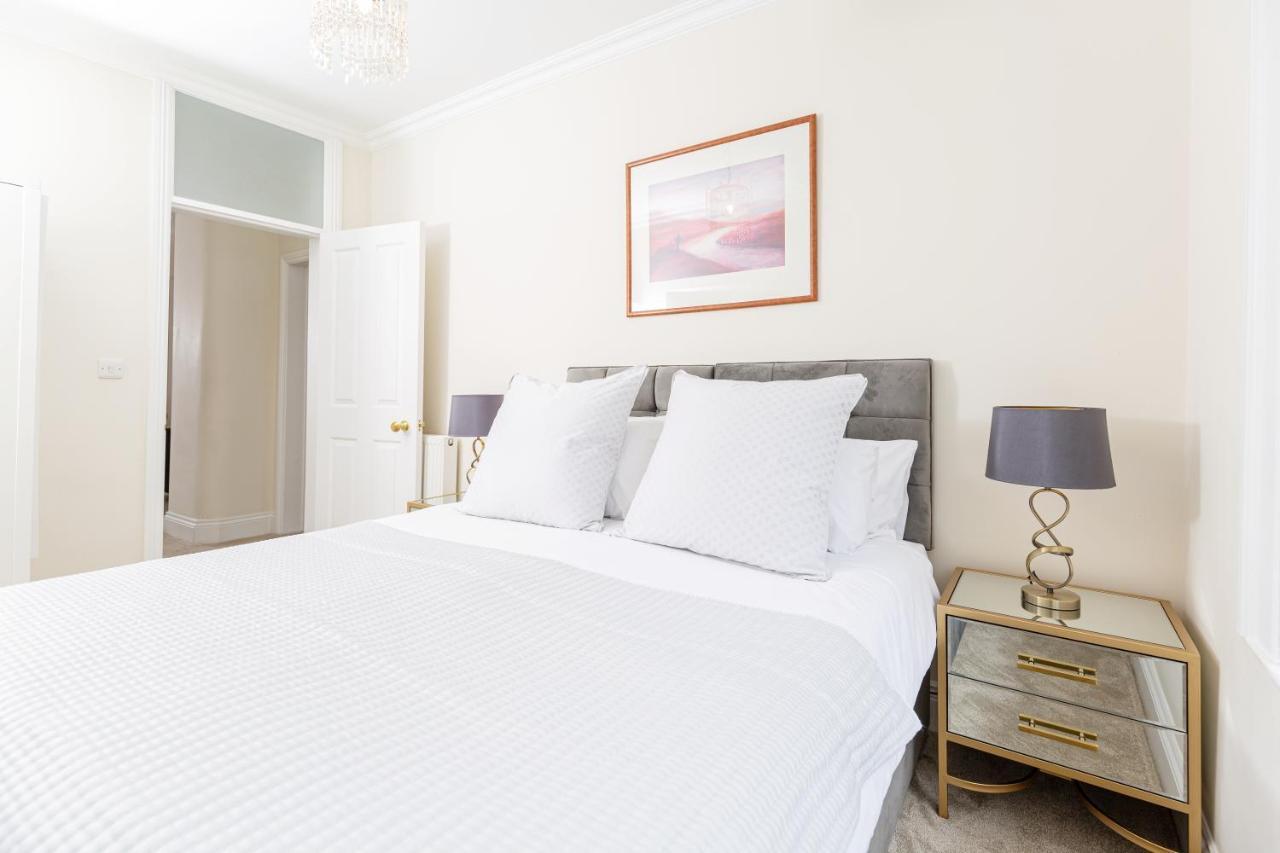 16 Lansdown -by Luxury Apartment