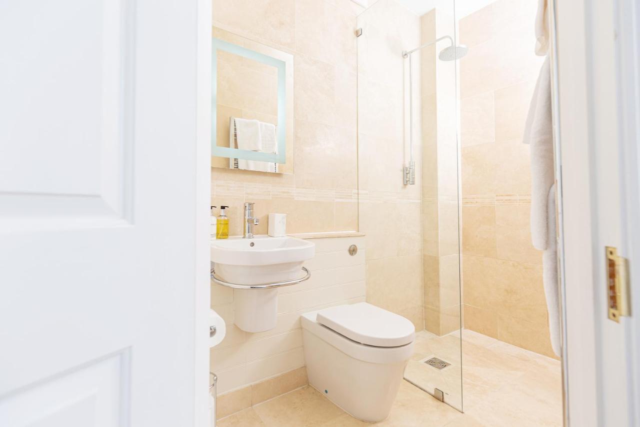 Apartment 16 Lansdown -by Luxury *