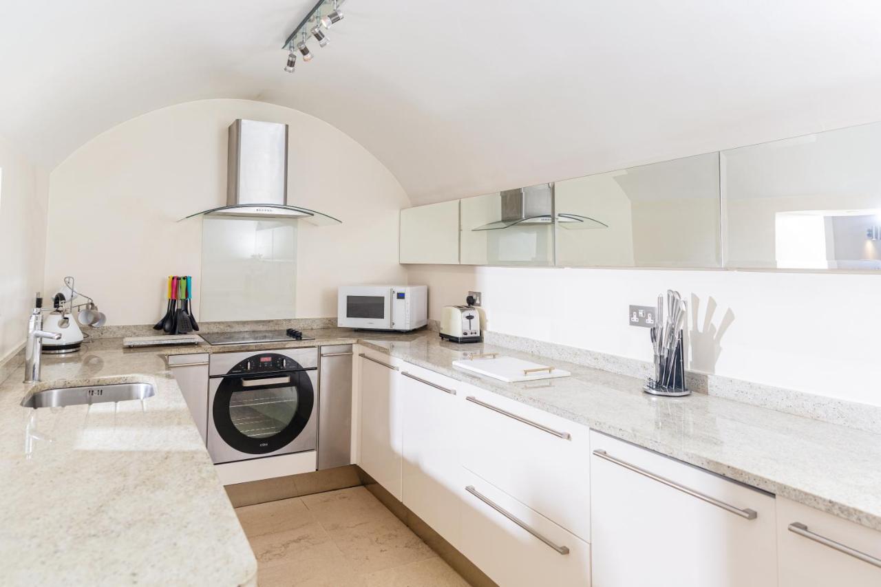 Apartment 16 Lansdown -by Luxury *
