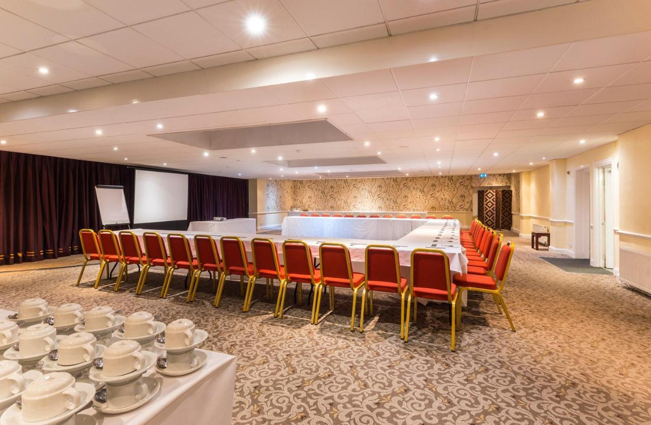 Ramada By Wyndham Cheltenham Hotel 3*