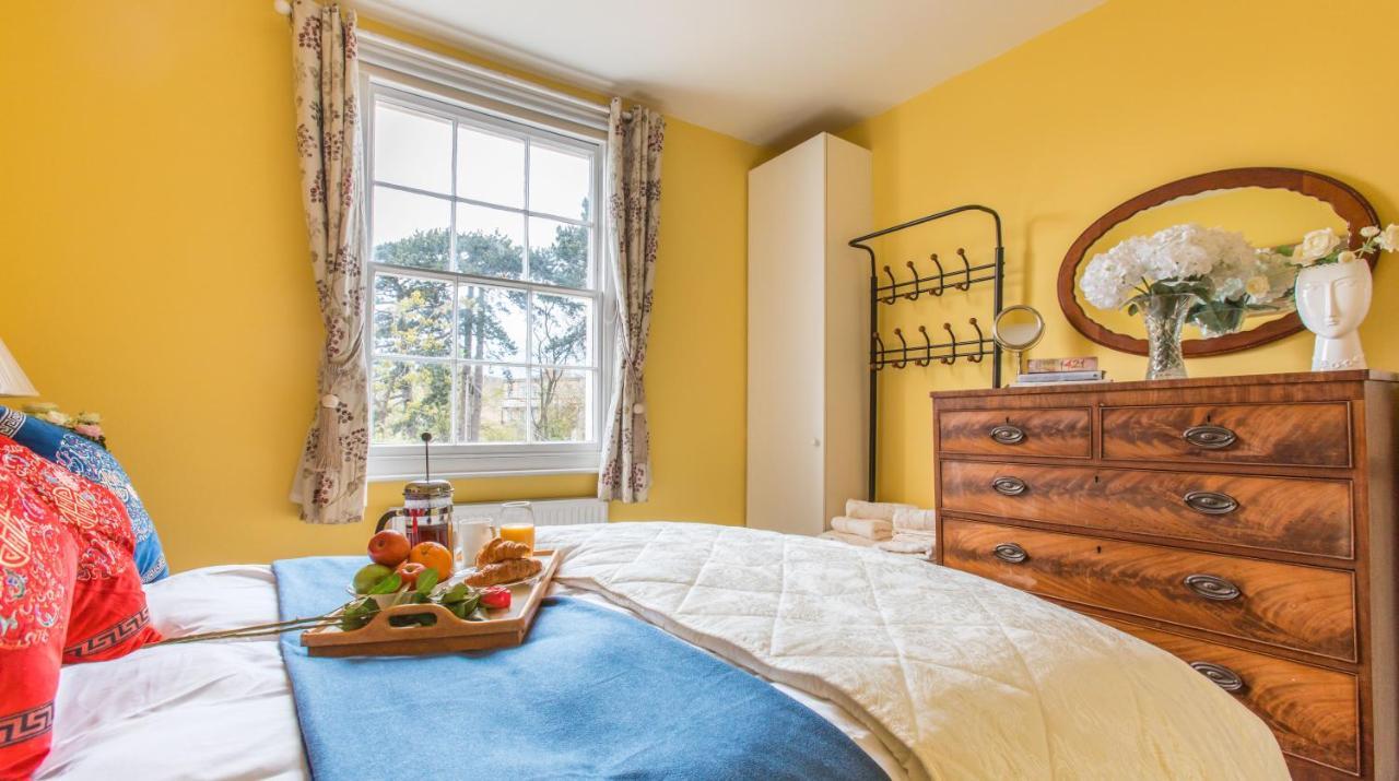 Flat 3, 6 Lypiatt Terrace Gloucestershire Gl50 2sx Apartment