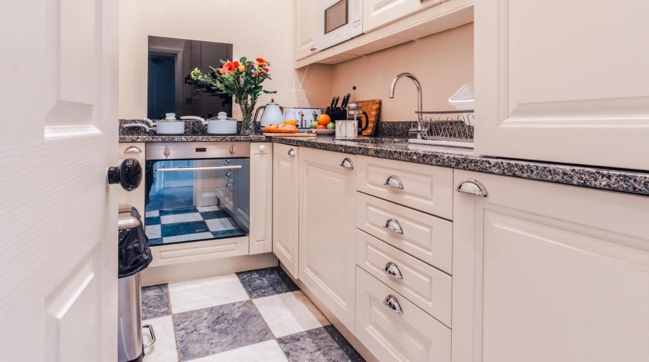 Flat 3, 6 Lypiatt Terrace Gloucestershire Gl50 2sx Apartment Cheltenham