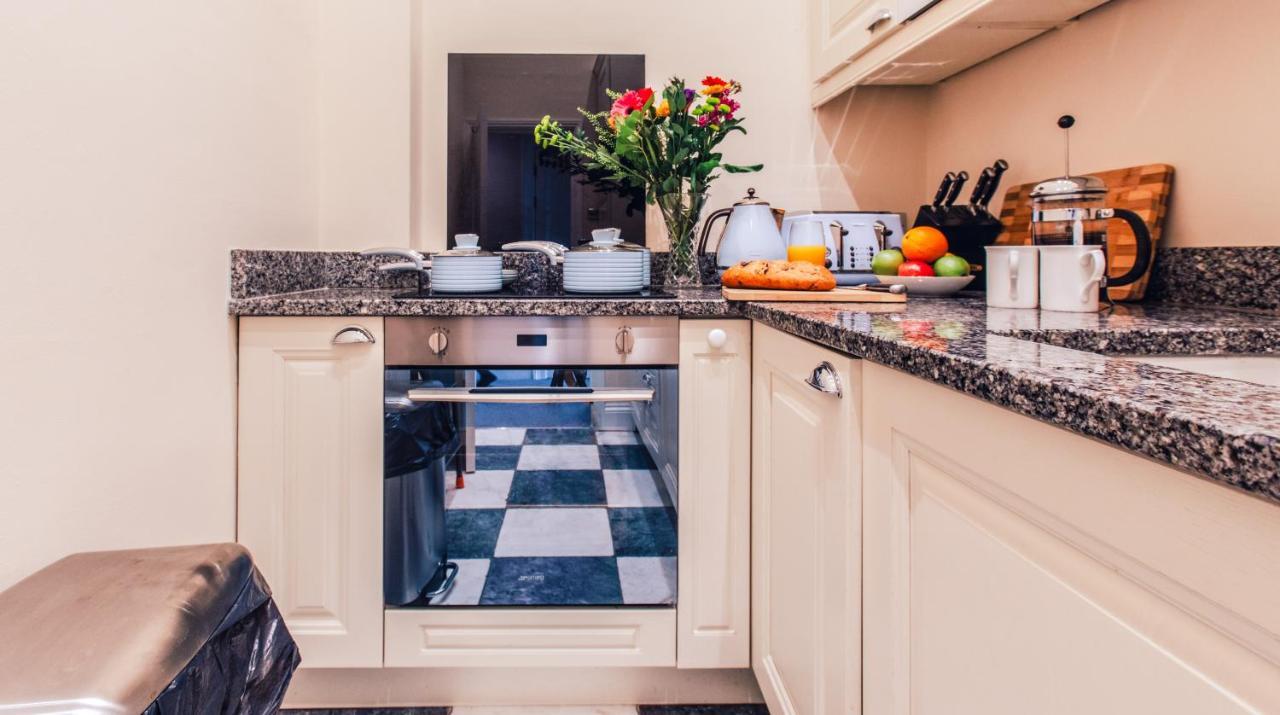 Apartment Flat 3, 6 Lypiatt Terrace Gloucestershire Gl50 2sx *