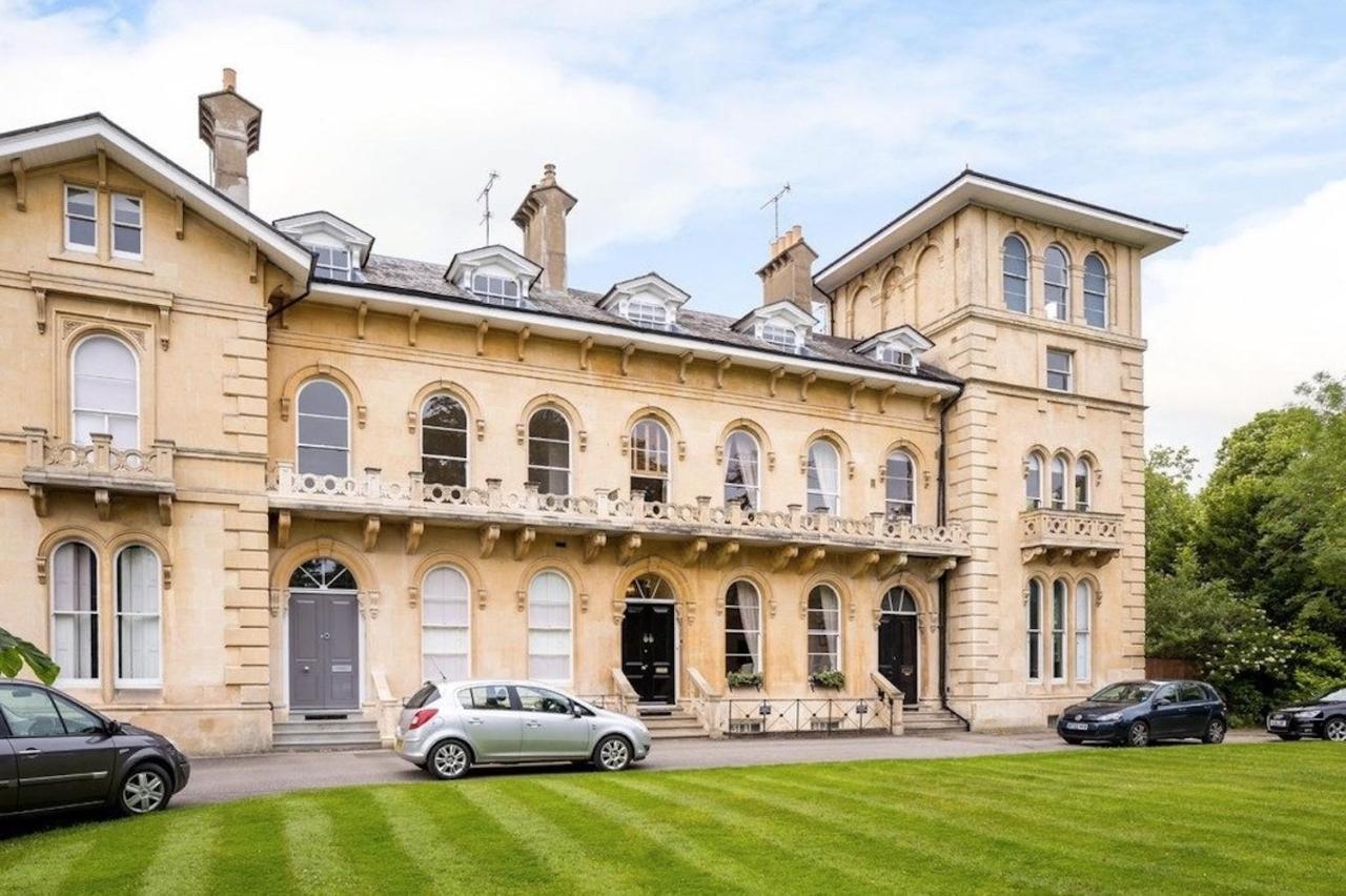 Flat 3, 6 Lypiatt Terrace Gloucestershire Gl50 2sx *