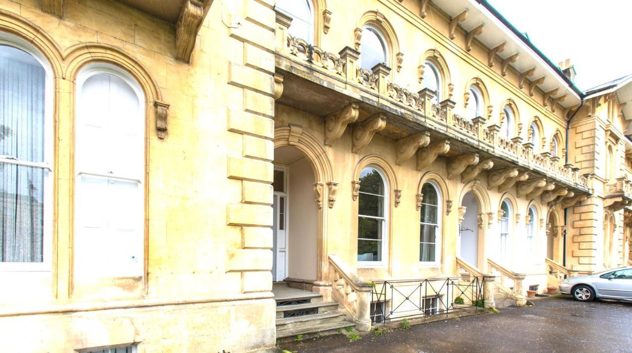Apartment Flat 3, 6 Lypiatt Terrace Gloucestershire Gl50 2sx