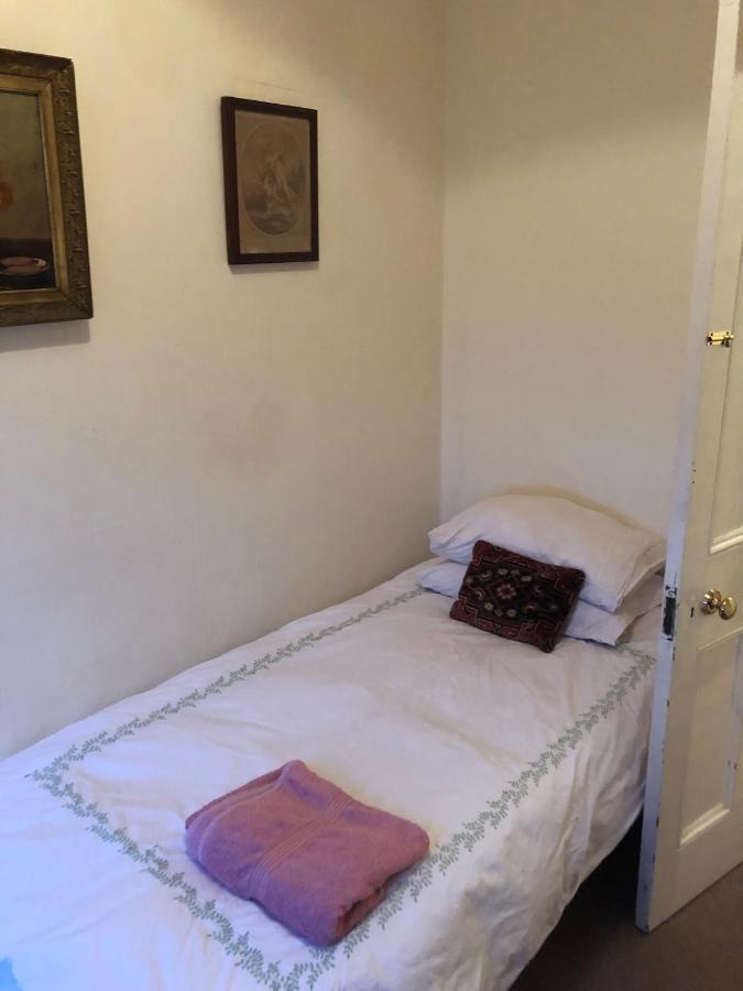 Lovely 3-bed House In Holiday home Cheltenham
