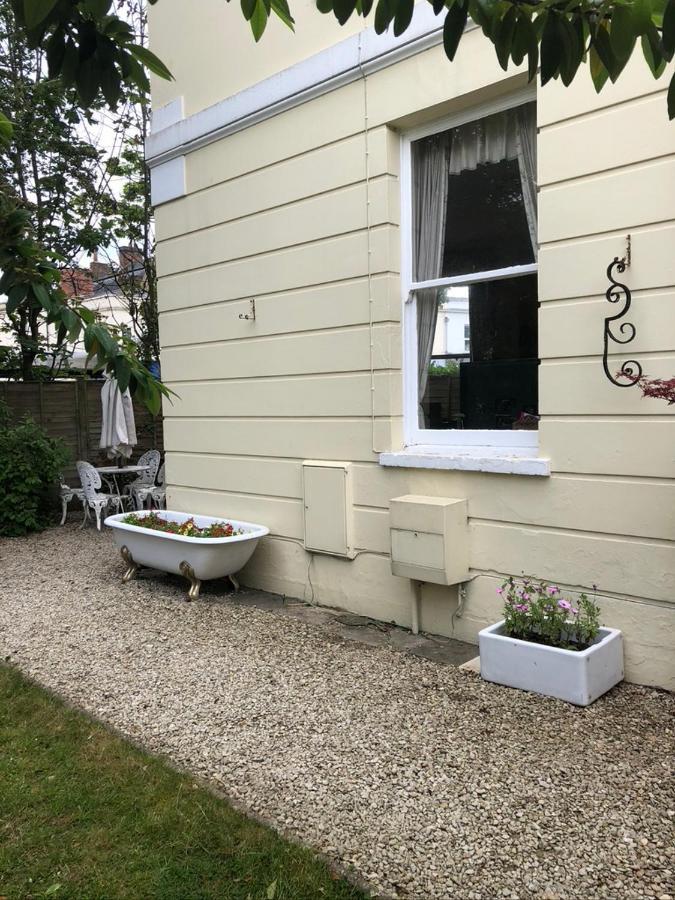 Homestay Bohemian Regency Four Poster Cheltenham