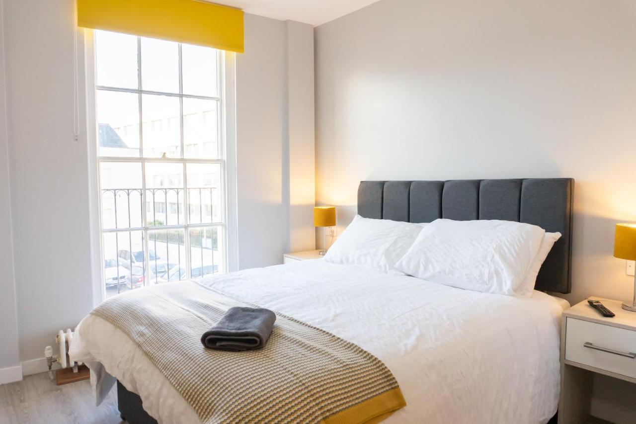 Court Apartment *