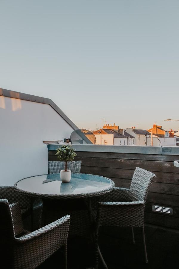 2 The Mews, Upper Bath Street Holiday home