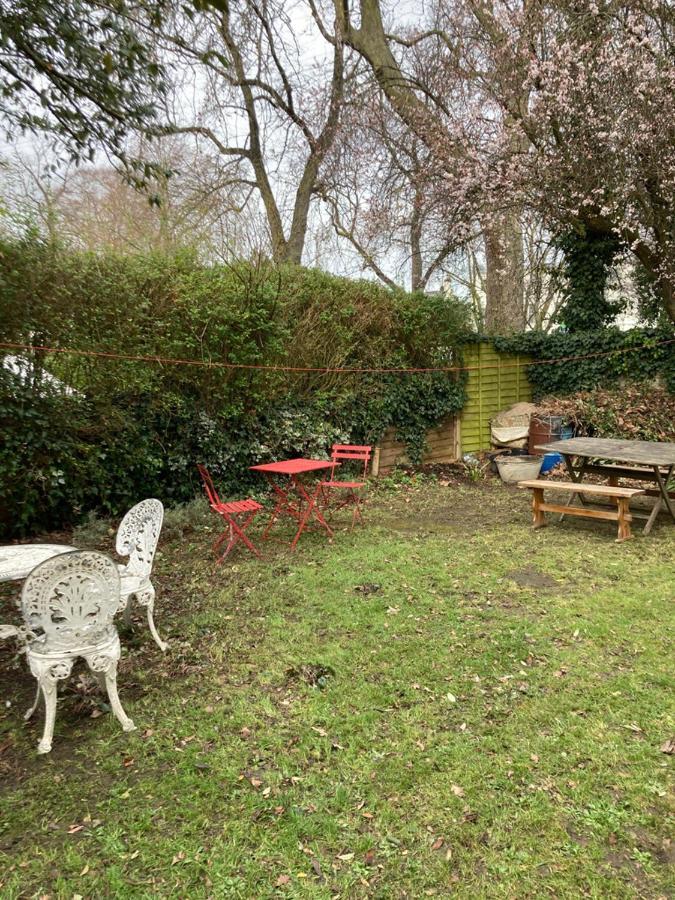 Bohemian Regency Four Poster Homestay Cheltenham
