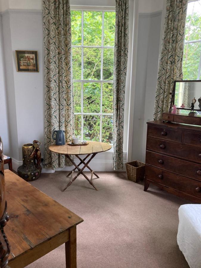 Bohemian Regency Four Poster Homestay Cheltenham