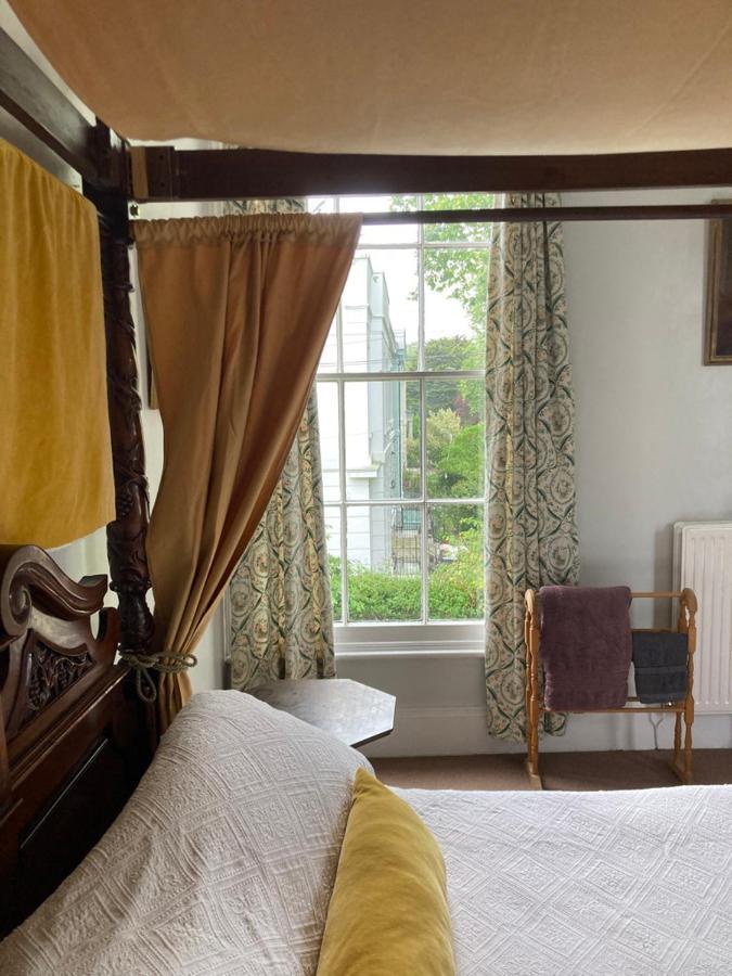 Bohemian Regency Four Poster Homestay Cheltenham