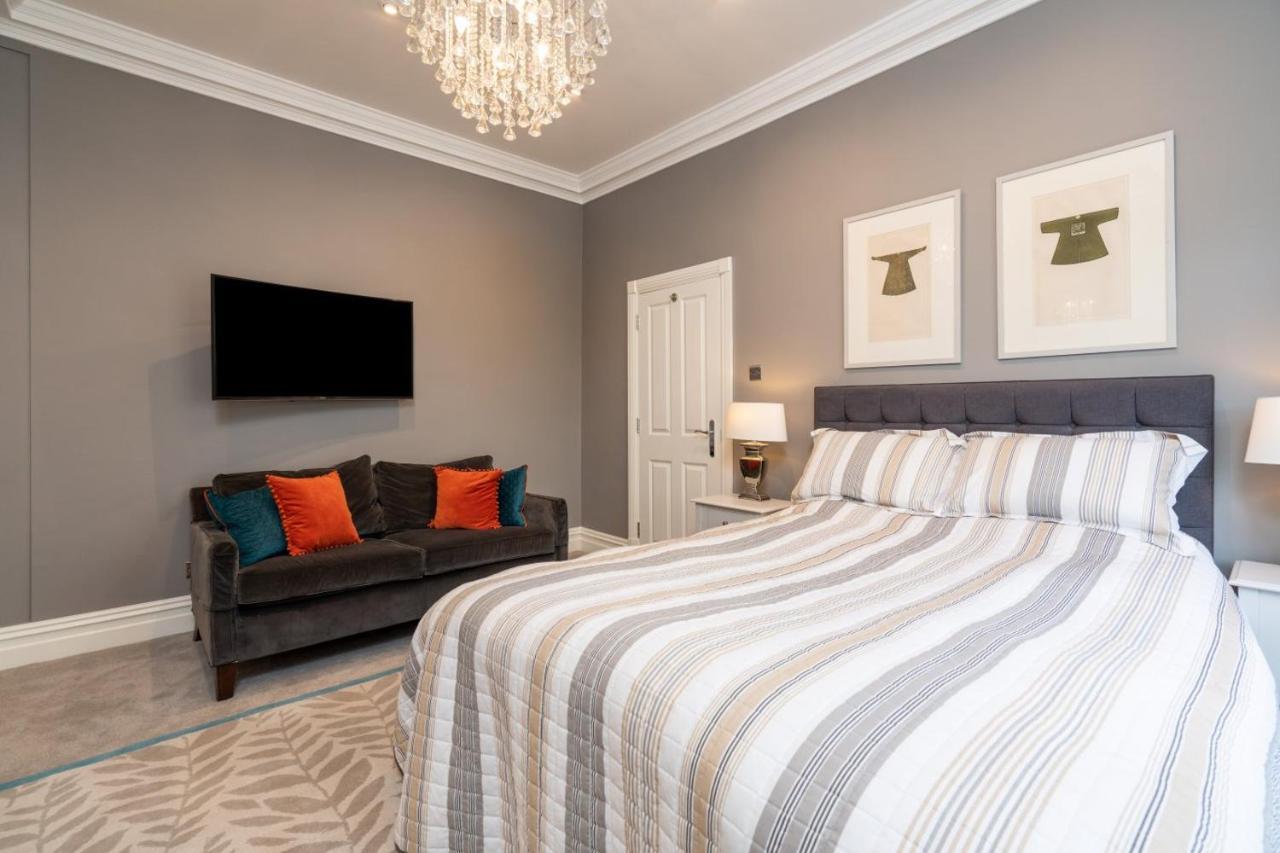 Wellington Square - By Luxury Apartment Cheltenham