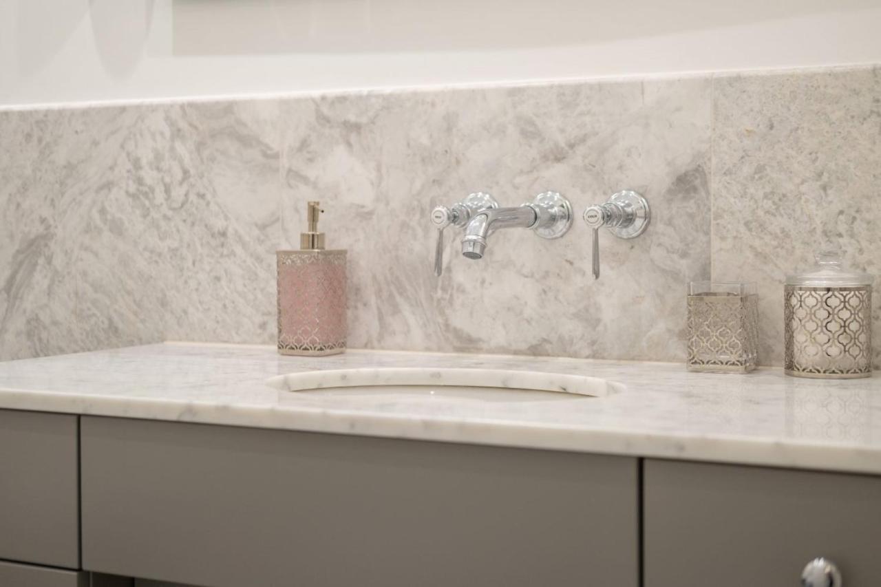 Wellington Square - By Luxury Cheltenham