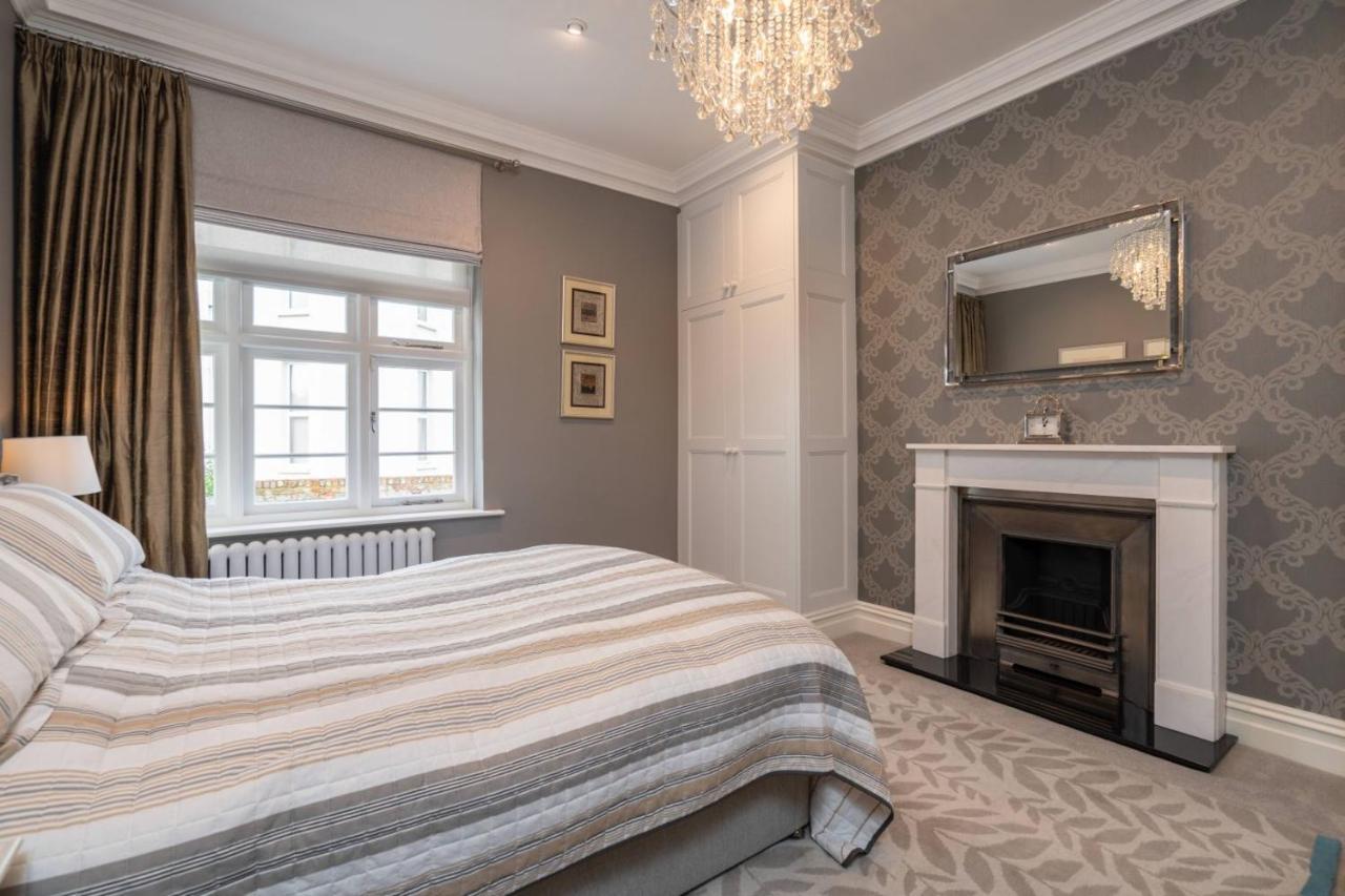 Wellington Square - By Luxury Apartment *