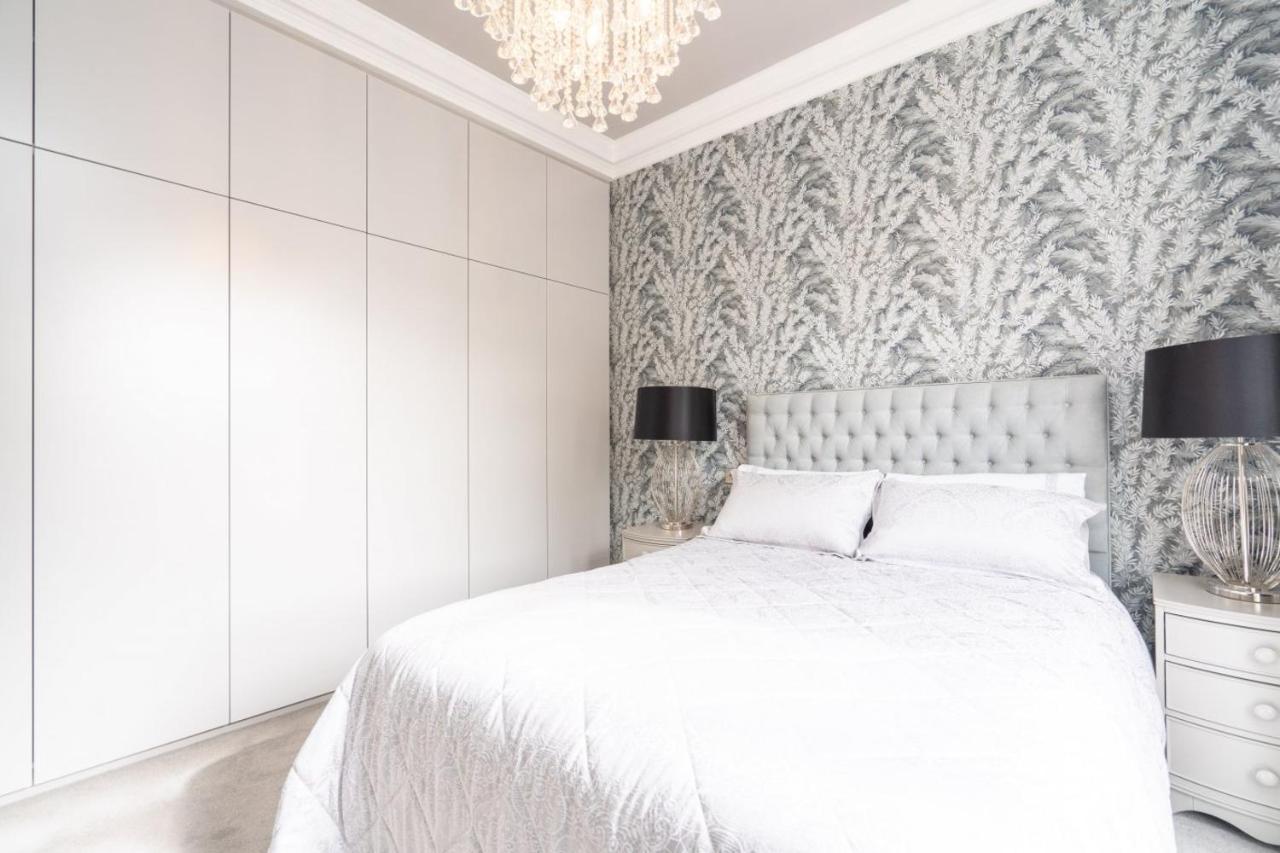 Wellington Square - By Luxury