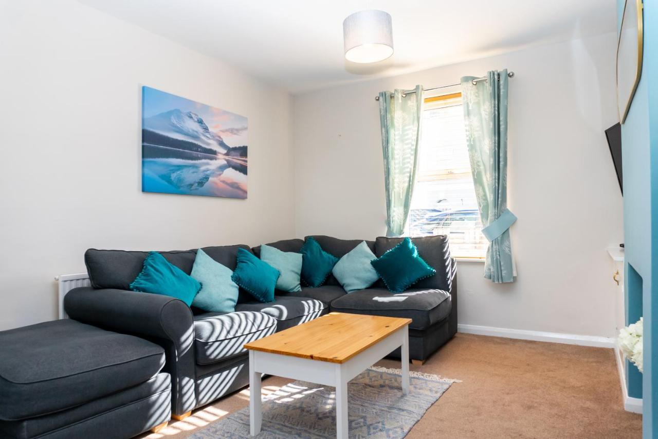 Cheltenham-spacious 2 Bedroom Home-sleeps 6-parking-garden-wifi Holiday home Cheltenham